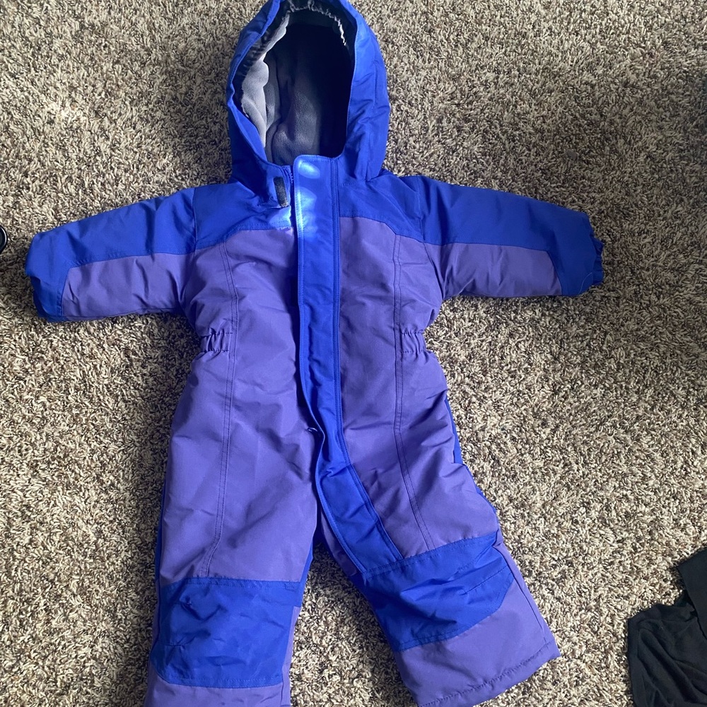 Snow suit only used once great condition